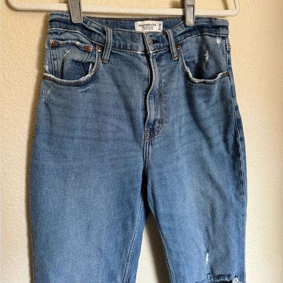 Abercrombie & Fitch Ankle Straight Ultra High Rise Jeans Sz 28 Short Distressed - Picture 6 of 9